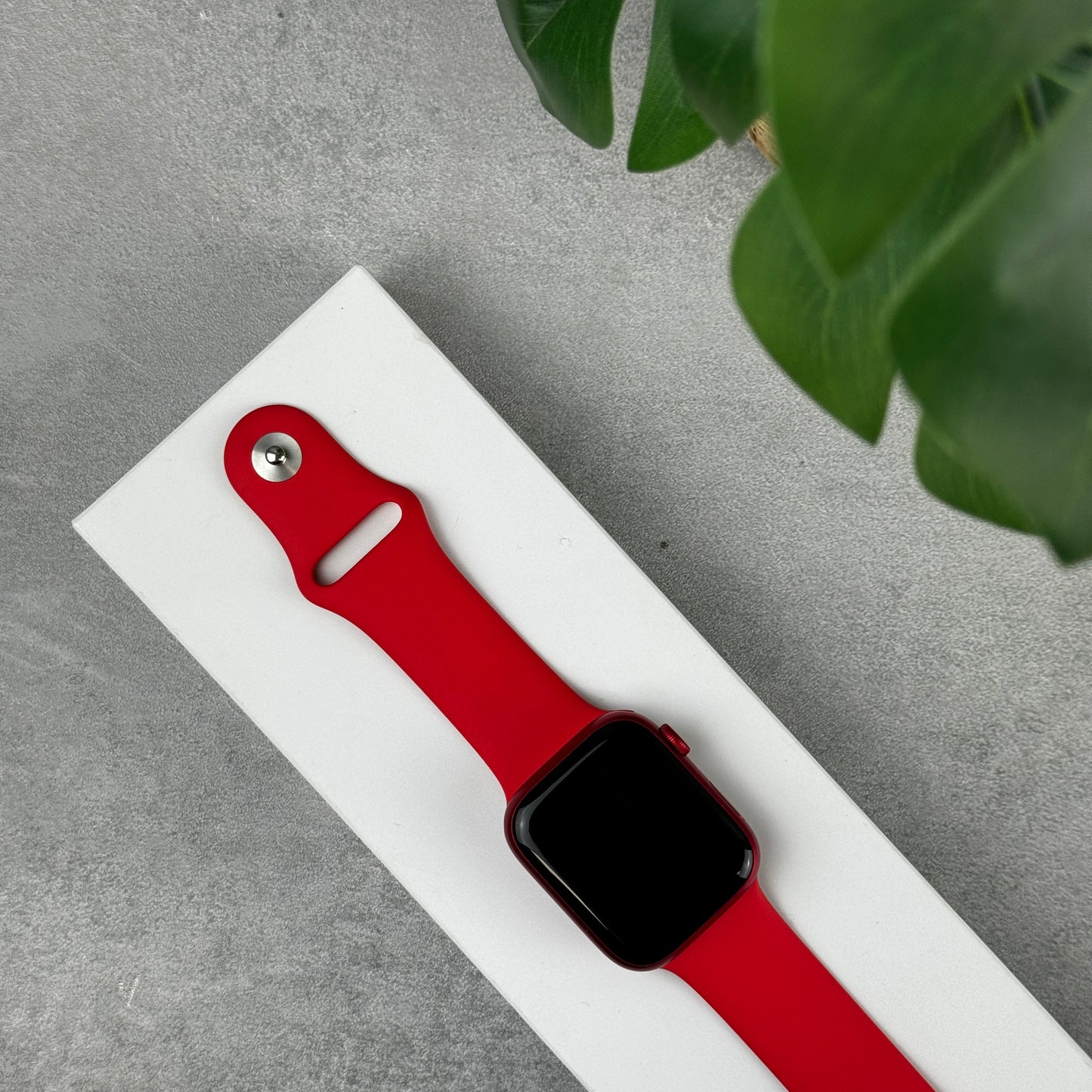 Apple Watch Series 9 45mm in (PRODUCT) Red