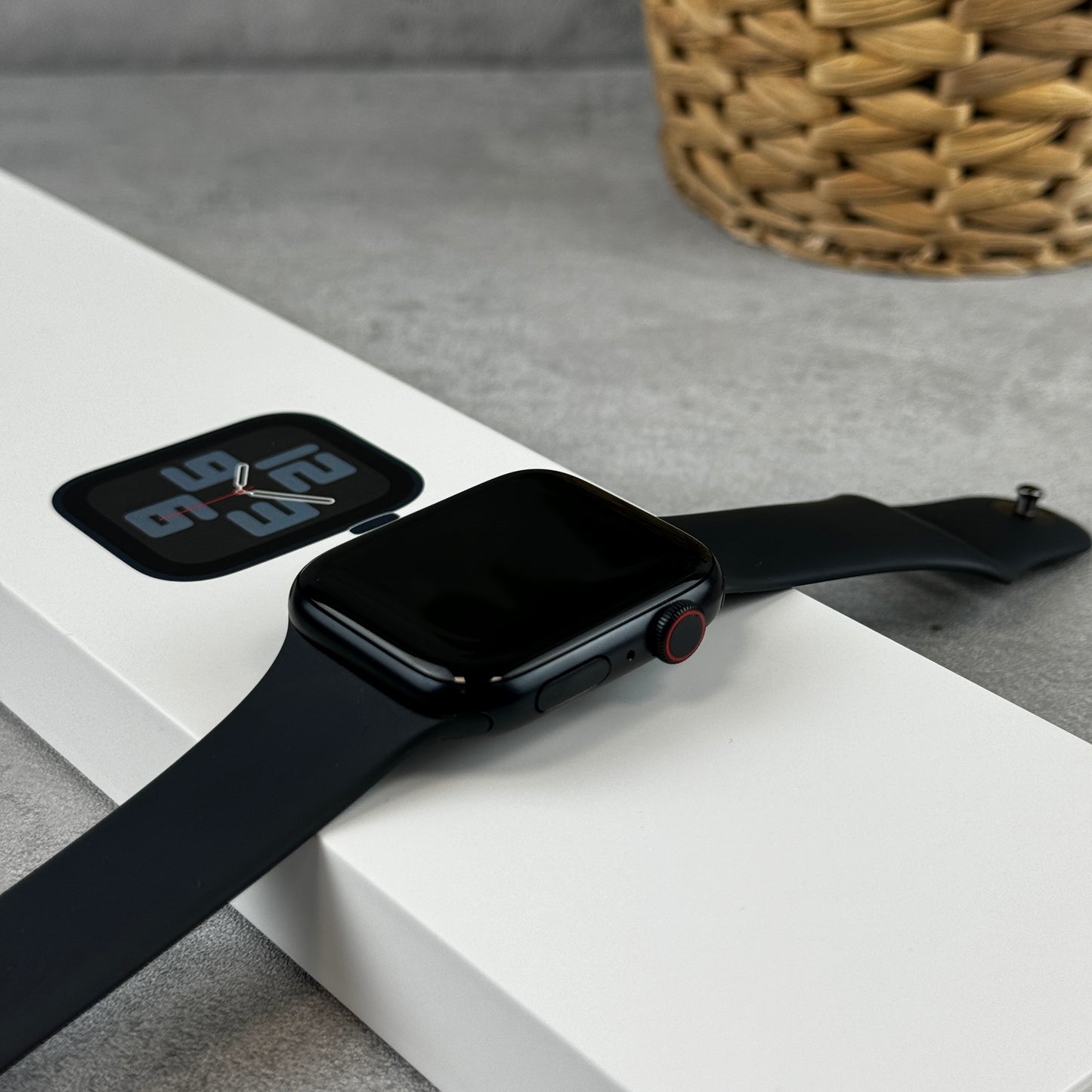 Apple Watch SE 2022 (2nd Gen) 44mm in Midnight