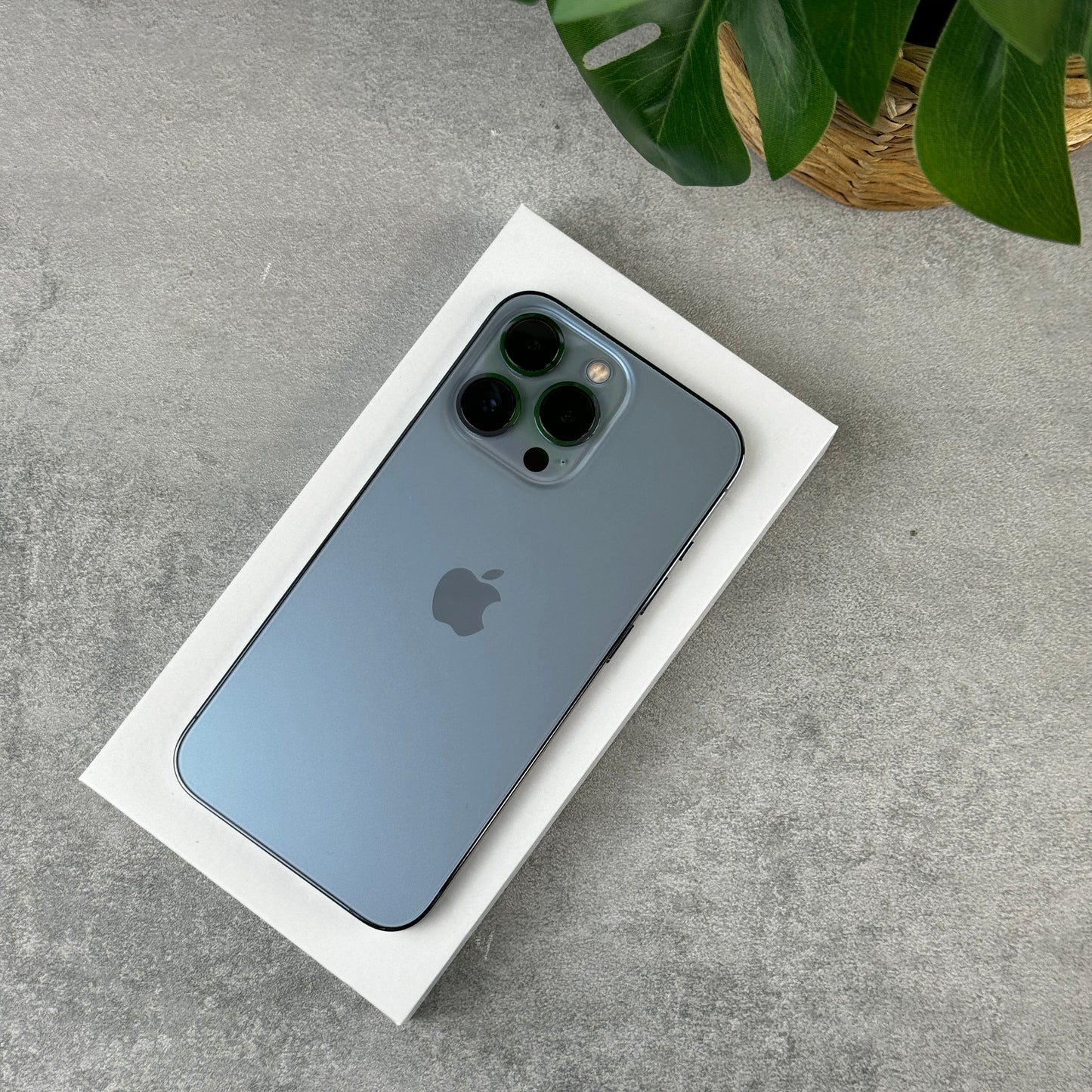 Apple iPhone 13 Pro Sierra Blue