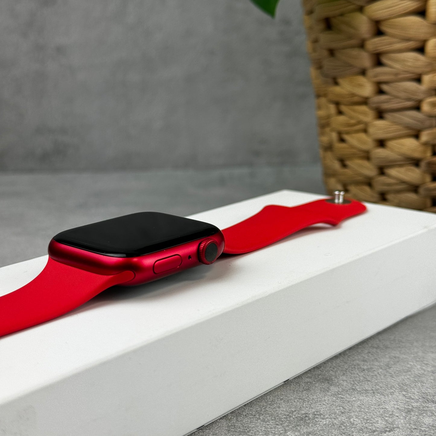 Apple Watch Series 9 45mm in (PRODUCT) Red