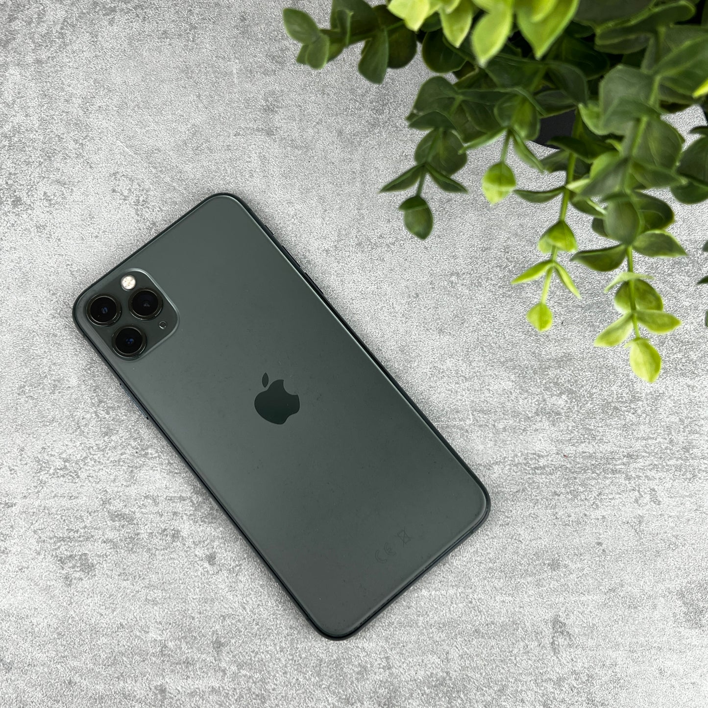 Apple iPhone 11 Pro Max in Midnight Green