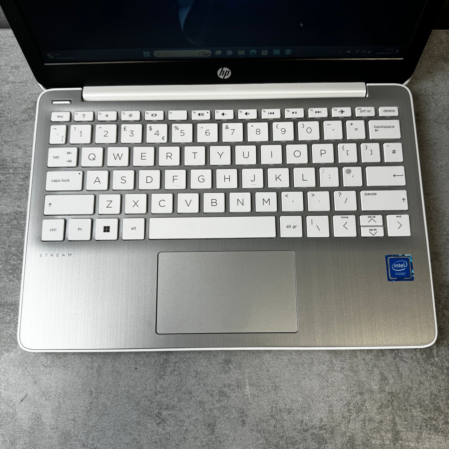 HP Stream 11-Inch (11-AK0030NA)