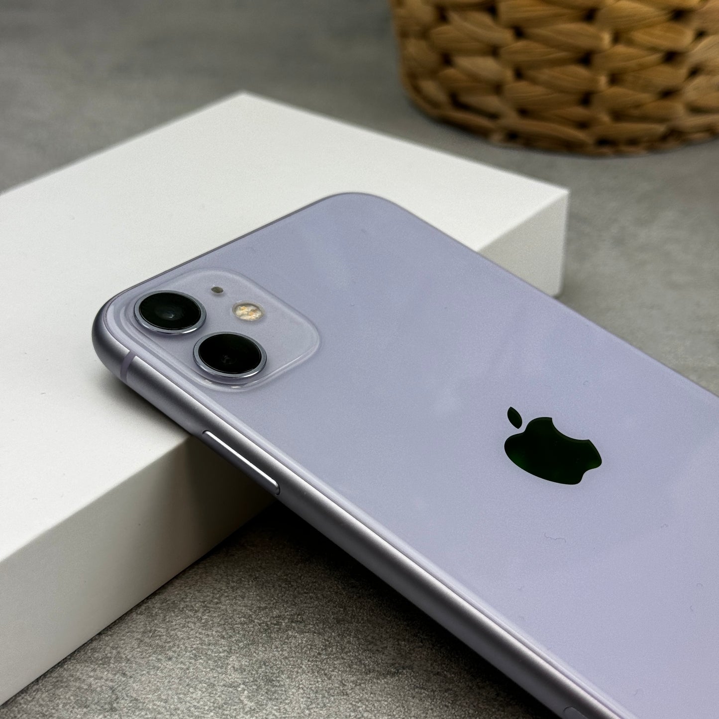 Apple iPhone 11 in Purple