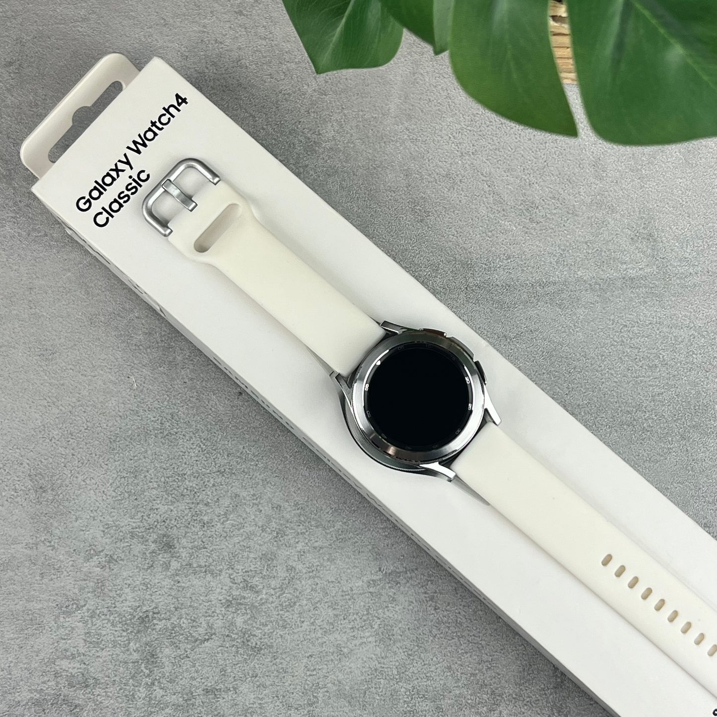 Samsung Galaxy Watch4 Classic 42mm in Silver