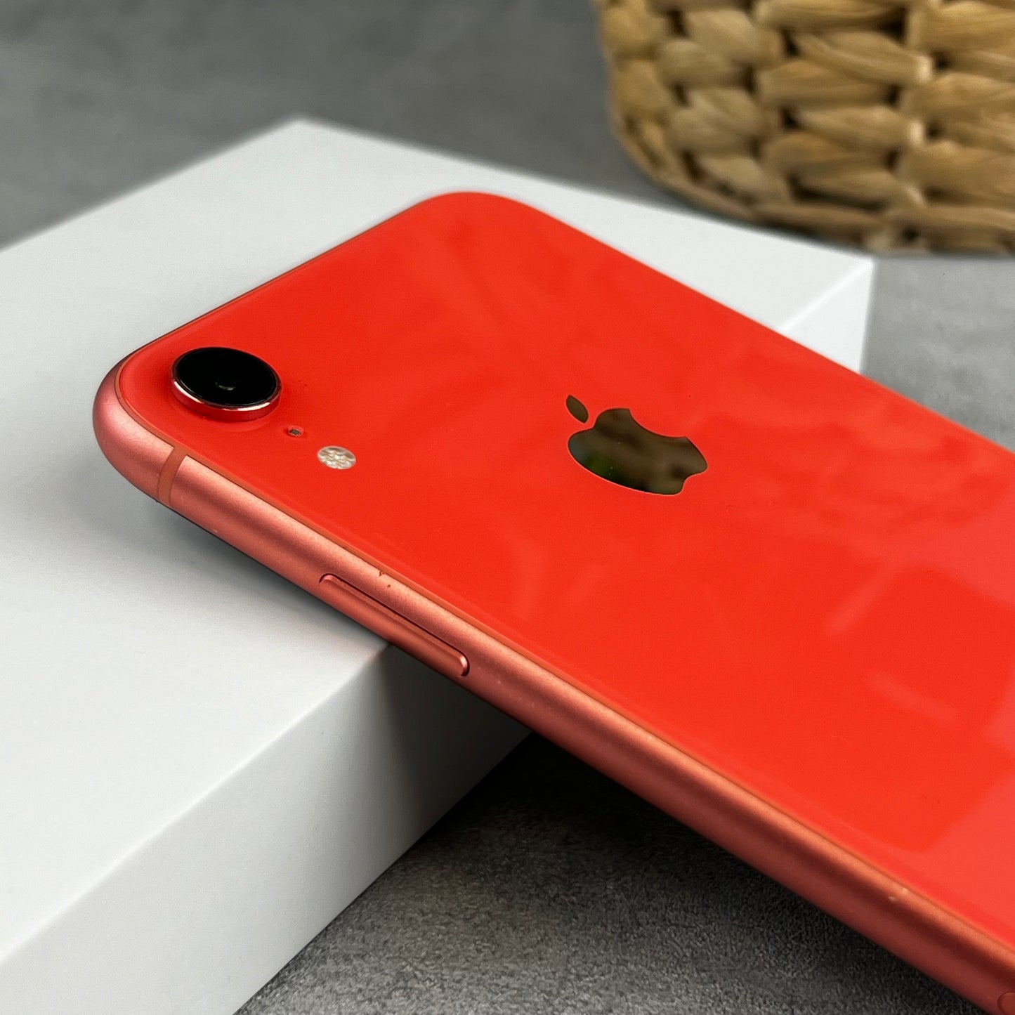 Apple iPhone XR in Coral