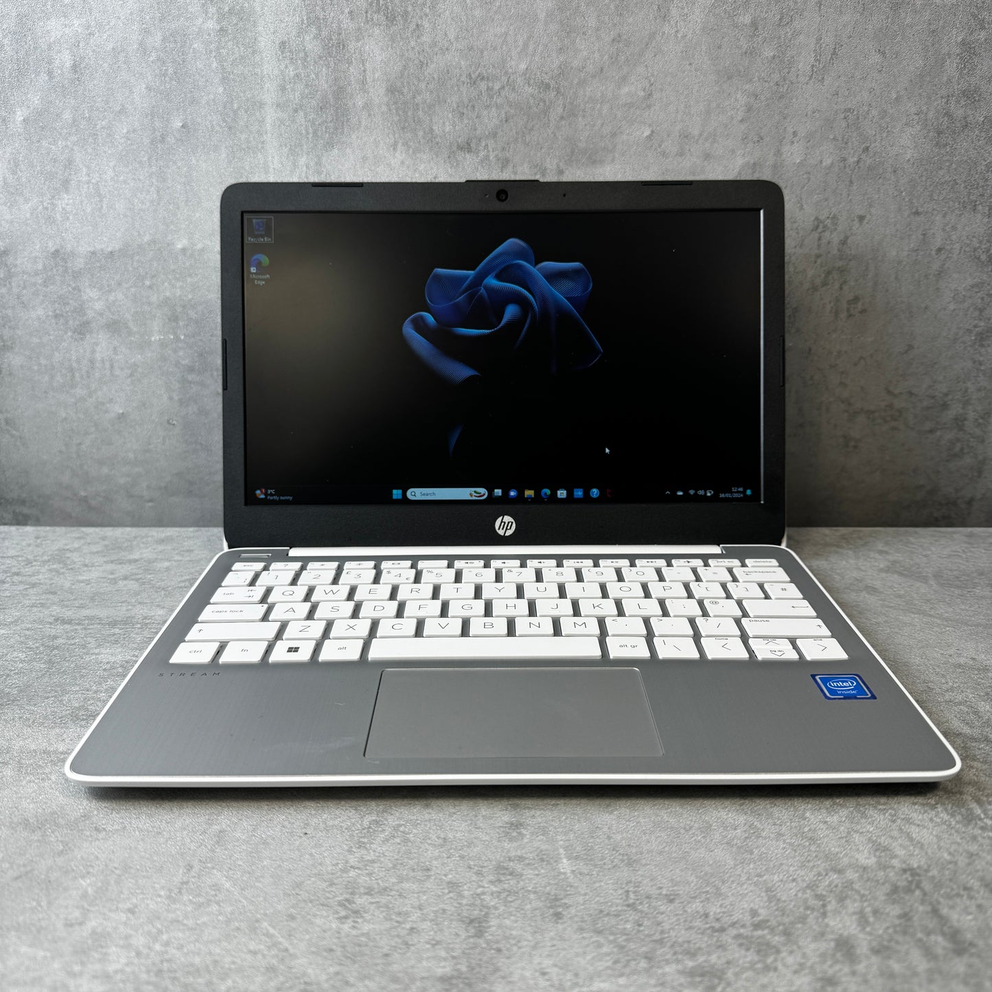 HP Stream 11-Inch (11-AK0030NA)