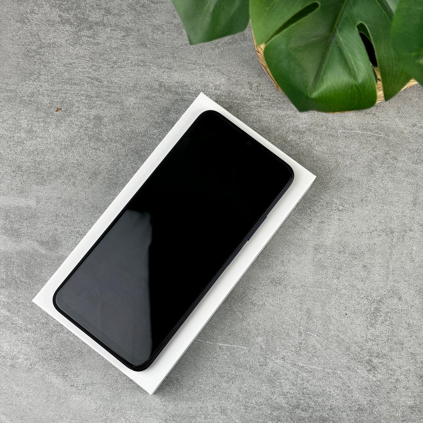 Oppo A17 in Midnight Black